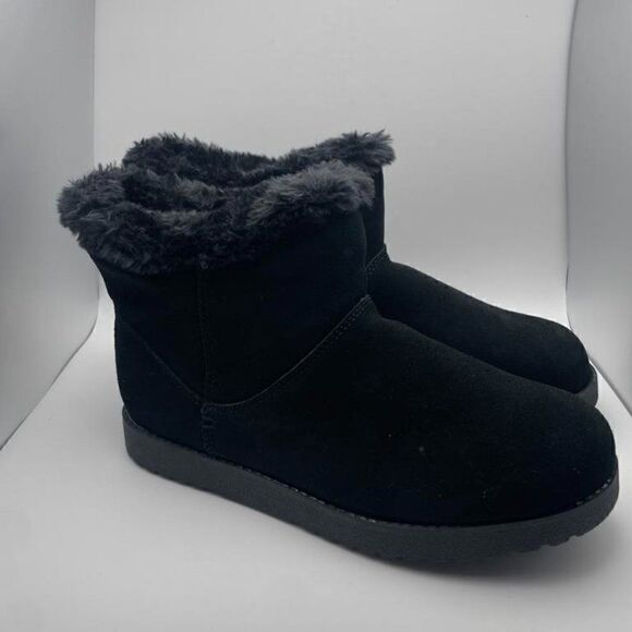 CUSHIONAIRE Women's COZY Genuine Suede pull on boot BLACK 9 - Picture 1 of 6